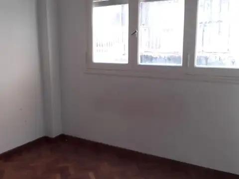 Amplio contrafrente luminoso