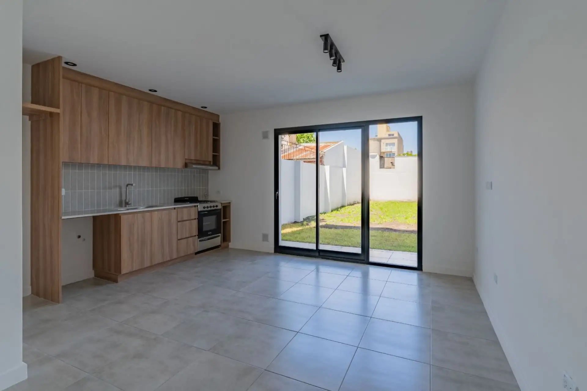 venta de departamento 2 ambientes con parque y patio
