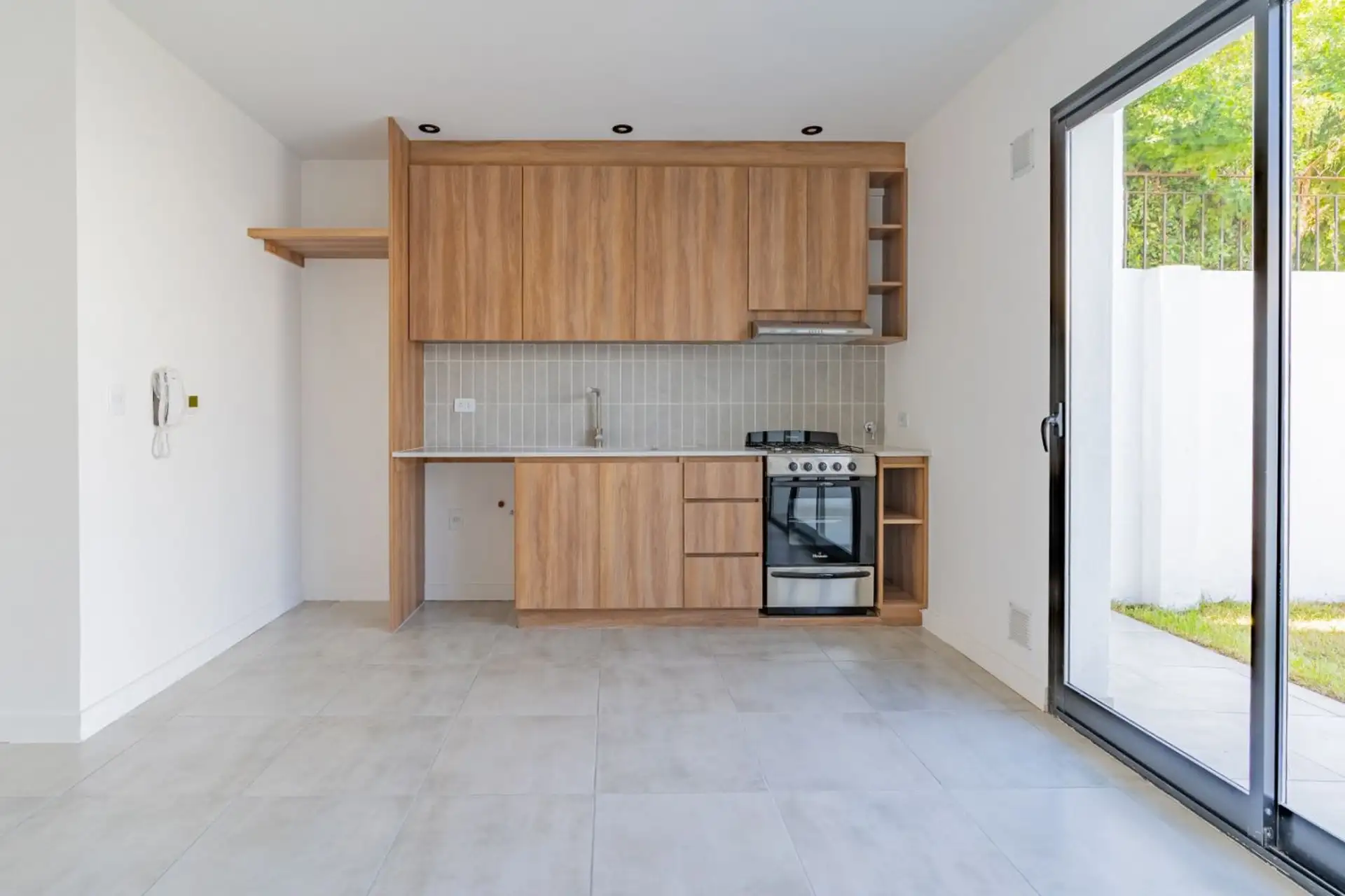 venta de departamento 2 ambientes con parque y patio