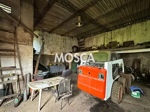 Depósito sobre lote de 2600 m2 en Moreno
