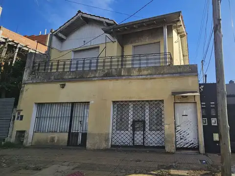 VENTA CASA + DEPTO 3 AMB + LOCAL LOTE PROPIO PATIO