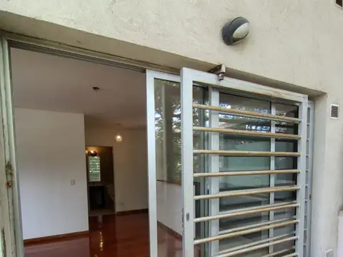 REGIO  - COCHERA FIJA CUBIERTA - AL FRENTE –  CON DOS BALCONES ATERRAZADOS -