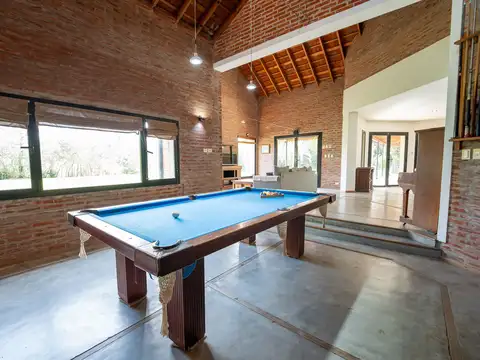 Casa en Venta con 2 cocheras