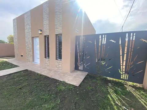 Casa - Venta - Argentina, Lobos
