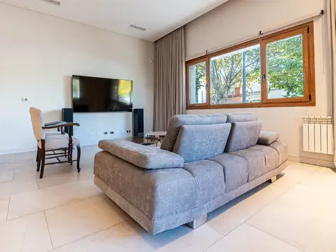 Casa 5 ambientes con 2 baños