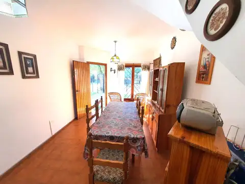 Casa 4 ambientes con 2 baños