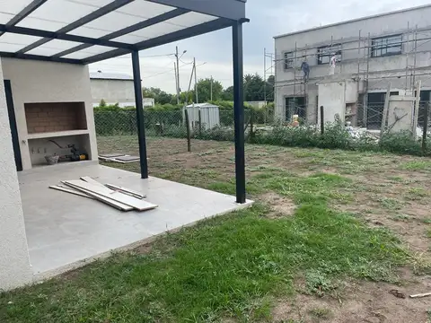 Casa 4 ambientes con 1 baño