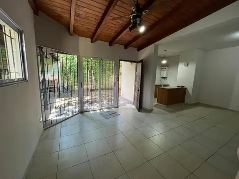 MACIEL 766 - CASA DE PASILLO 2 DORM CON COCHERA