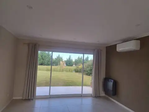 Casa 6 ambientes  alquiler en Maschwitz con pileta