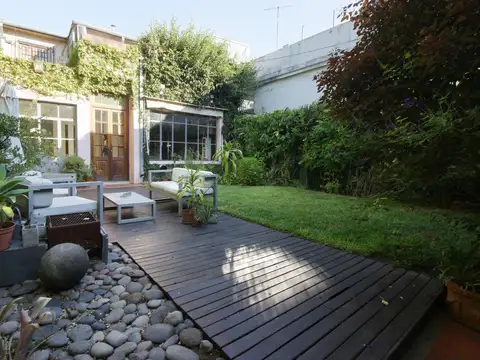 Casa EN VENTA en Palermo Hollywood. 3 Ambientes con Parque. MUY LUMINOSO. Lote propio.