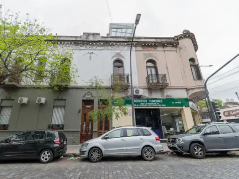 Pujol 1100, Piso 1