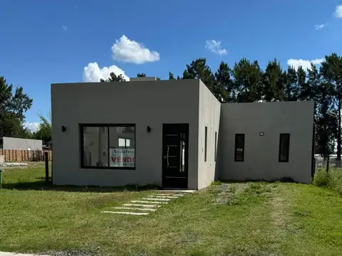 Casa en venta - 2 Dormitorios 2 Baños - Abasto