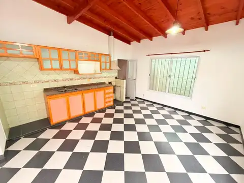 Casa en Alquiler en Castelar, $ 700.000