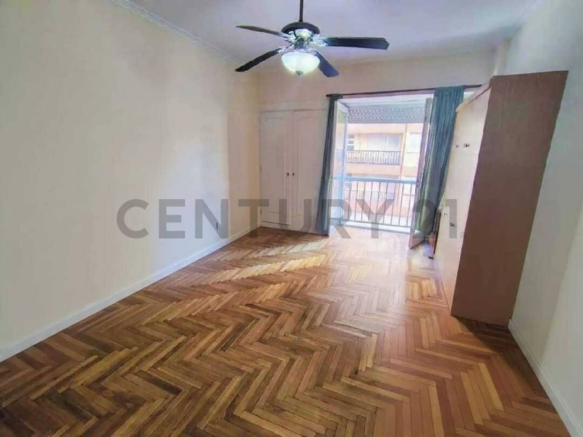 Departamento de 1 ambiente c/balcón a la calle, zona Plaza Colon, Mar del Plata