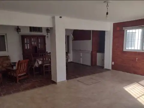 Casa 5 ambientes con 1 baño