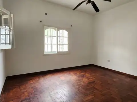 Casa en Alquiler con 2 cocheras