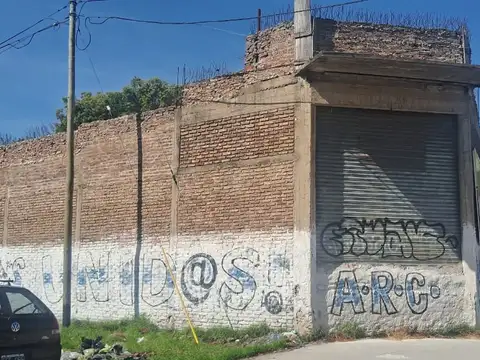 Galpon Sobre Av Juan Manuen de Rosas, con Salida a 2 Calles