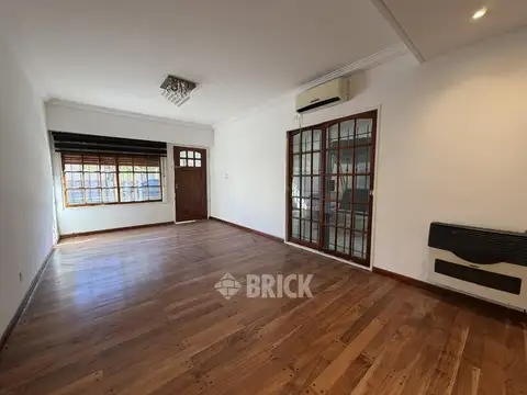 PH EN DUPLEX S/EXPENSAS AL FTE Y C/ENTR INDEP EN ACASSUSO AL 5500 - COCHERA P/2 AUTOS BALCON PATIO