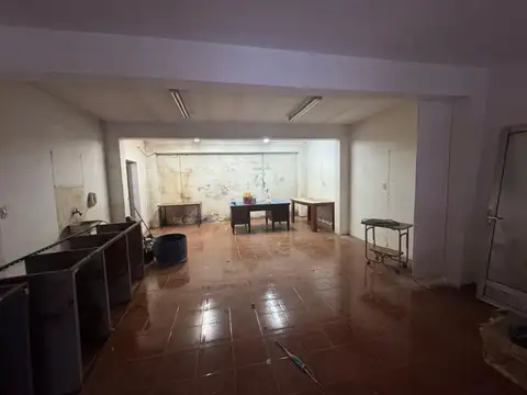 Casa 8 ambientes con 2 baños