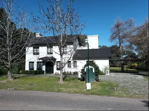 Casa 5 ambientes con 3 baños