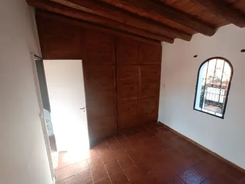 Casa 6 ambientes con 2 baños