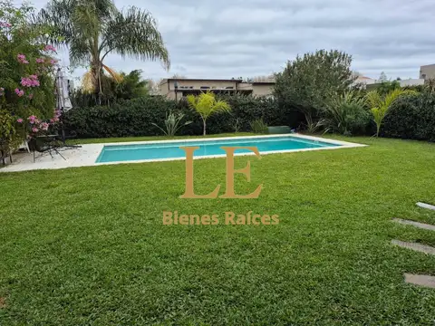 Casa en Venta con 4 cocheras