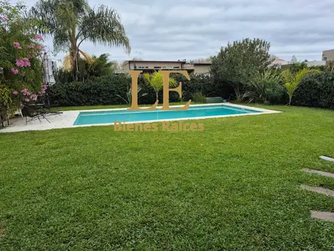 Casa 4 ambientes con 3 baños