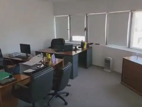 Oficina  en esquina en Venta - 187 m2 - Microcento