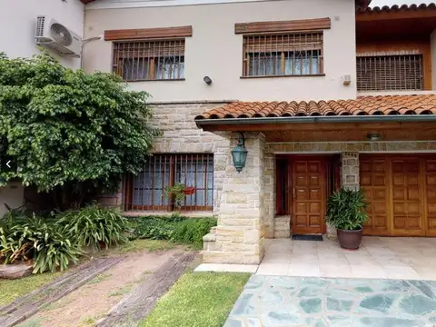 VENTA CASA MORENO 4 AMBIENTES CON QUINCHO Y PILETA