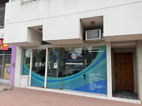 importante Casa en  venta con oficina en PB.