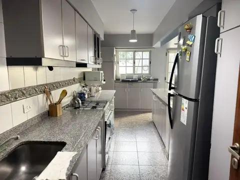 ¡Mucho más de lo que imaginás! Casa de 5 ambientes con patio, pileta y altillo.