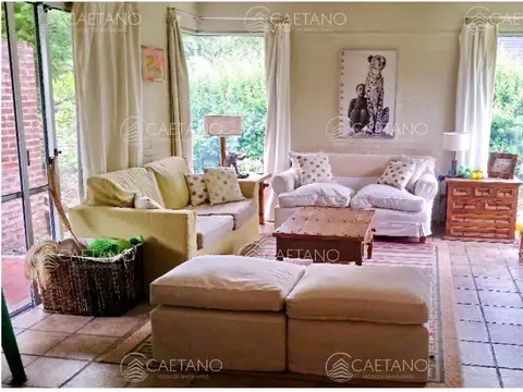 Casa 5 ambientes con 2 baños