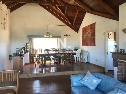 Casa 6 ambientes con 4 baños