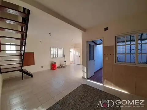 Depto Tipo Casa en Alquiler con 1 cocheras