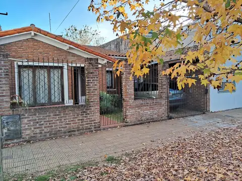 haedo norte casa en venta dos dormitorios, escritorio fondo