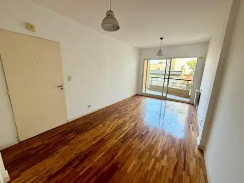 Semipiso de 2 ambientes al frente muy luminoso