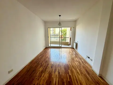 Semipiso de 2 ambientes al frente muy luminoso