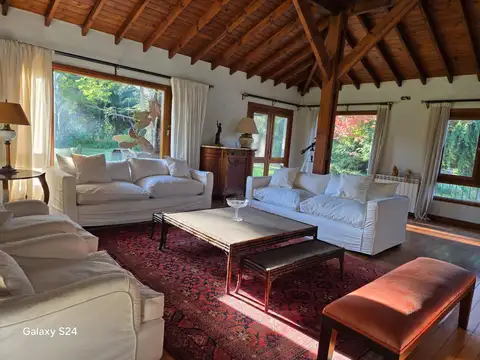 Casa 8 ambientes con 6 baños