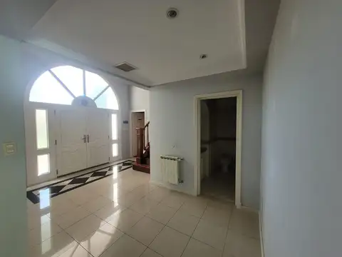 Casa 6 ambientes con 3 baños