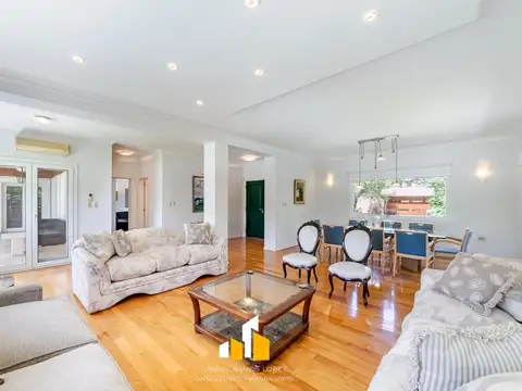 Casa en Alquiler con 1 cochera