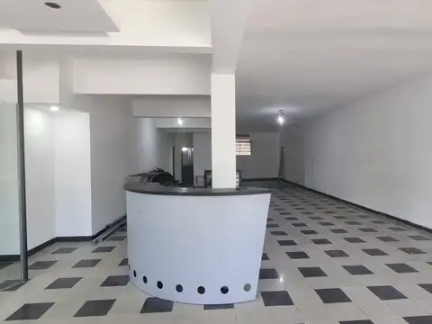 Se Alquila Local 9 X 18 Sobre Av. Rivadavia