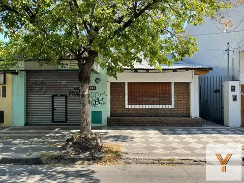 Casa en venta - 2 Dormitorios 2 Baños 1 Local - 200Mts2 - Monte Grande