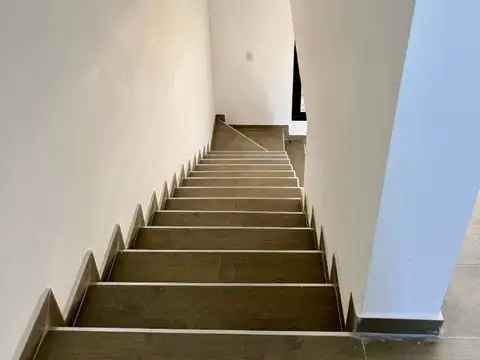 ALQUILER DUPLEX EN DOCTA DOS DORMITORIOS COCHERA
