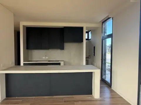 Casa en Venta con 5 cocheras