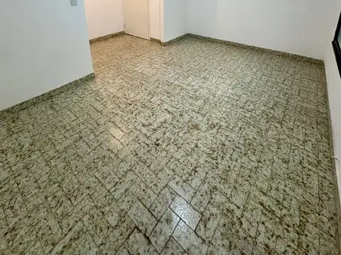 3 AMB CON DEPENDENCIA Y PATIO  EXELENTE UBICACION   BAJAS EXPENSAS DIGNO DDE VER..