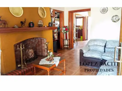 Casa en Venta con 3 cocheras
