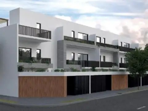 PRE VENTA DE DEPARTAMENTO TIPO DUPLEX DE 3 AMBIENTE CON COCHERA Y PATIO -CASTELAR