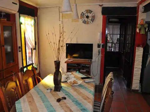 Casa 4 ambientes con 2 baños