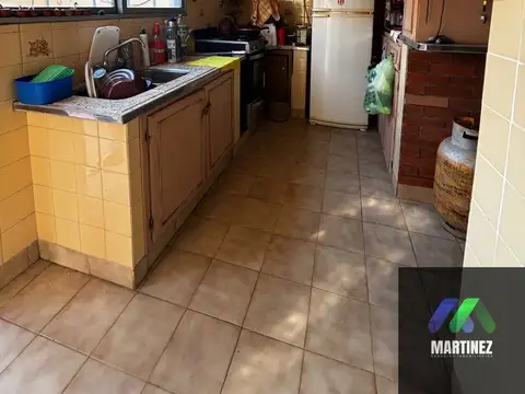 Casa 7 ambientes con 2 baños
