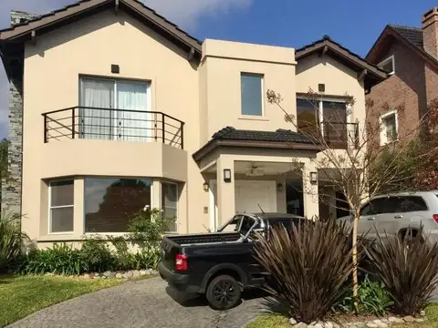 VENTA CASA 5 AMBIENTES BARRANCAS DE GUIDO